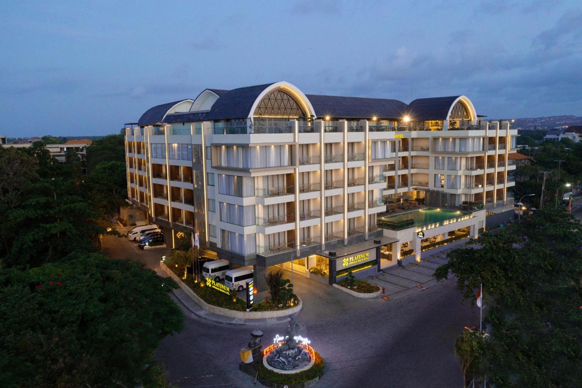 Platinum Hotel Jimbaran Beach Bali Bagian luar foto